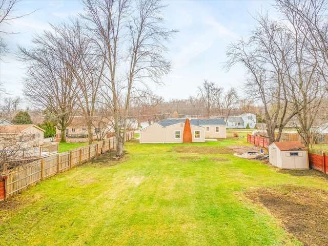 view of yard featuring a shed