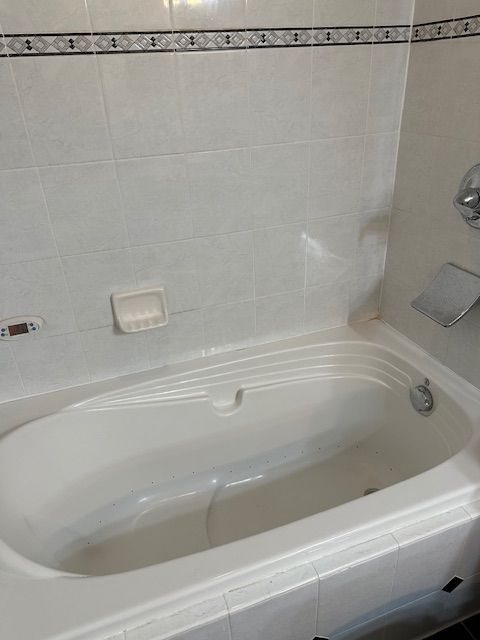 bathroom with tiled bath