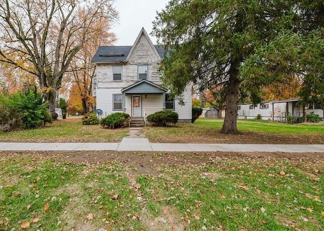 view of front of house featuring a front yard