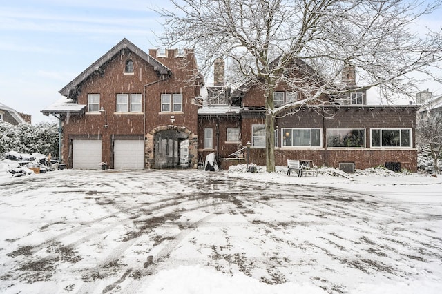 view of front facade featuring a garage