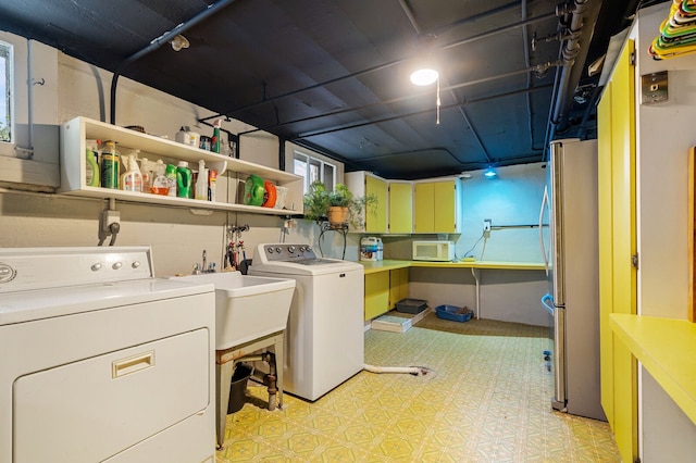 laundry area featuring sink and washing machine and clothes dryer