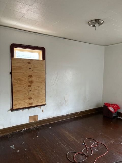 unfurnished room featuring dark hardwood / wood-style flooring