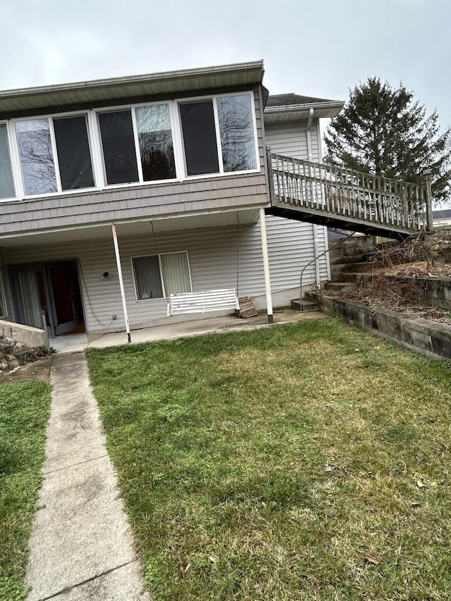 832 E Park Dr, Niles, MI 49120 - view of front of home with a front lawn and a patio area