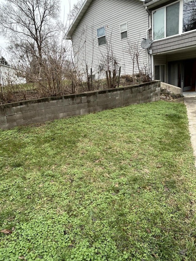 832 E Park Dr, Niles, MI 49120 - view of green lawn