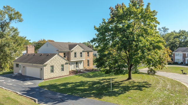 view of front of property featuring a front yard