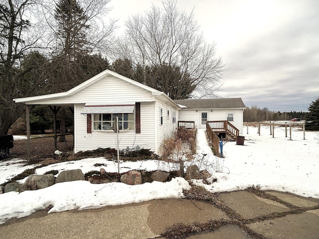 view of front of property featuring a carport