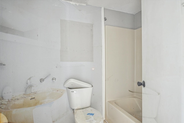 full bathroom with washtub / shower combination, toilet, and sink