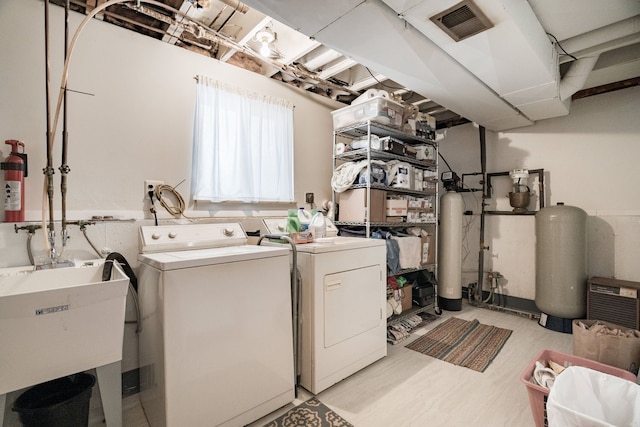 12070 Rattalee Lake Rd, Davisburg, MI 48350 - laundry room featuring washing machine and dryer