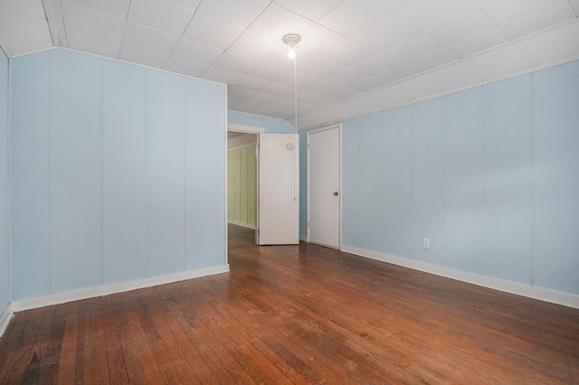 928 Phoenix St, South Haven, MI 49090 - spare room with hardwood / wood-style floors, baseboards, and vaulted ceiling