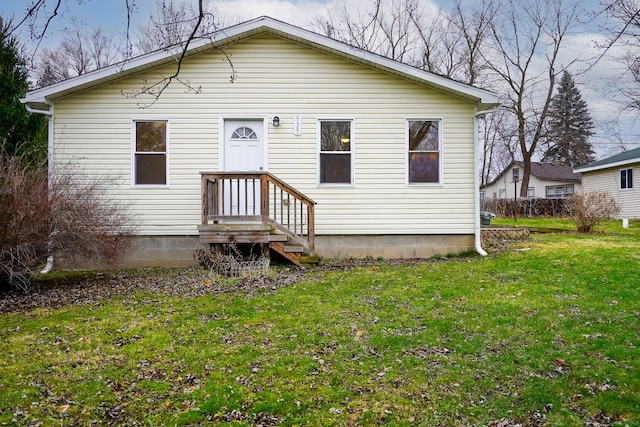 back of house featuring a lawn