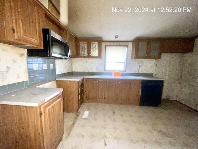 kitchen with backsplash