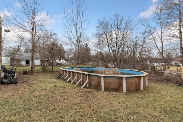 view of yard featuring a fenced in pool