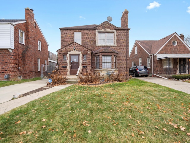 view of front of house featuring a front lawn