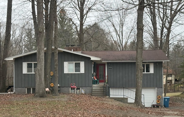 view of front facade with a garage