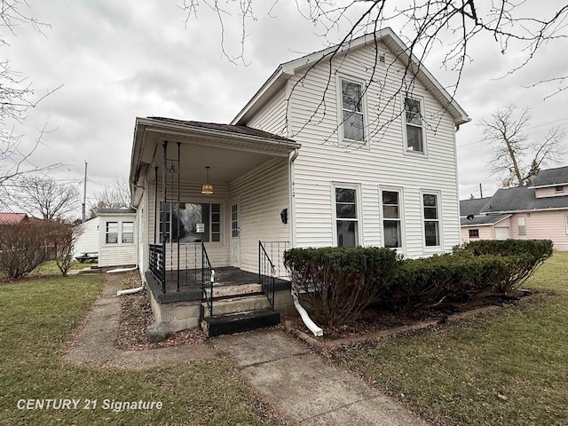 view of front facade with a front lawn and covered porch