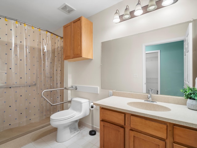 bathroom with a shower with curtain, vanity, and toilet