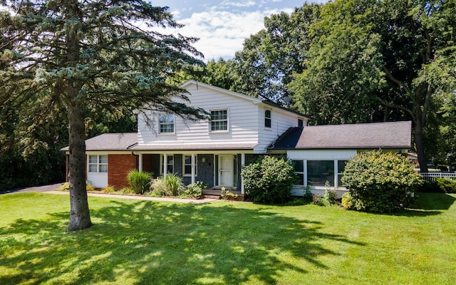 view of front of house with a front lawn