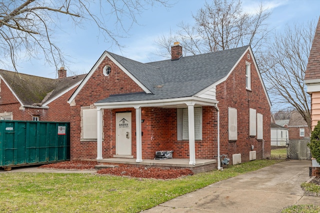 view of front of house with a front yard