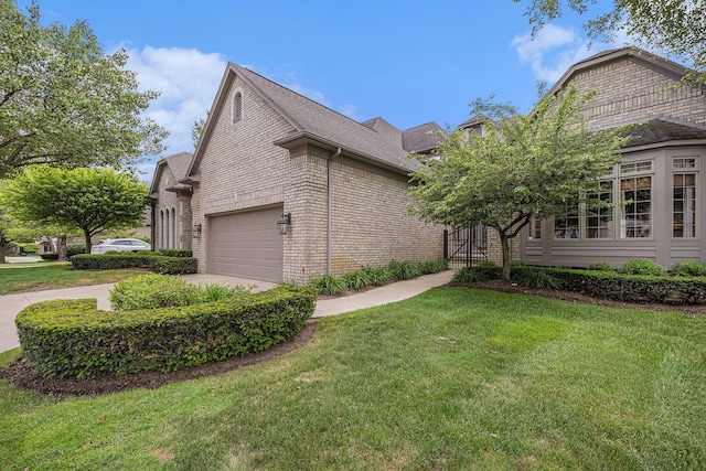 view of front of house with a front lawn and a garage