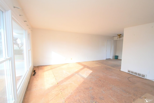 empty room with ceiling fan