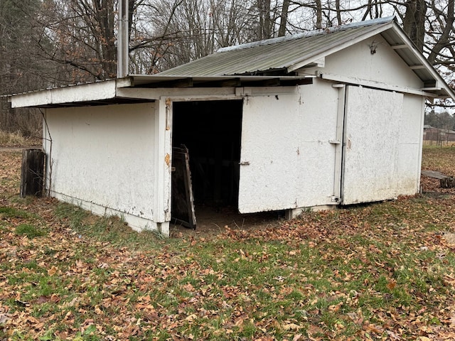 view of outbuilding