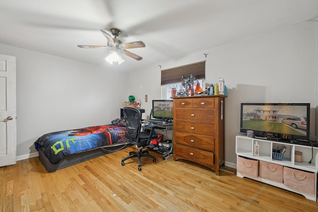 bedroom featuring light hardwood / wood-style floors and ceiling fan