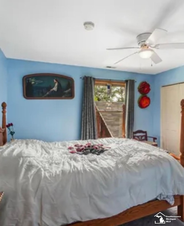 bedroom with ceiling fan