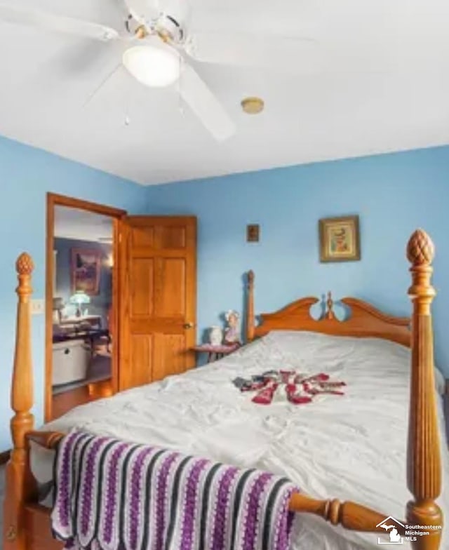 bedroom featuring ceiling fan