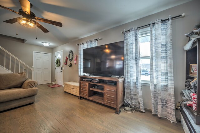 living room featuring hardwood / wood-style flooring and ceiling fan