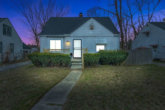 bungalow featuring a lawn