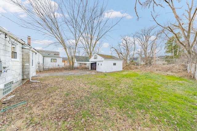 view of yard with an outdoor structure