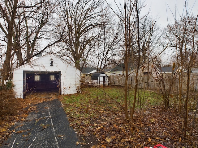 view of yard featuring an outbuilding and a garage