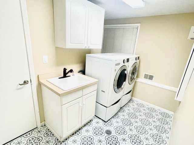 laundry room with cabinets, sink, and washing machine and clothes dryer