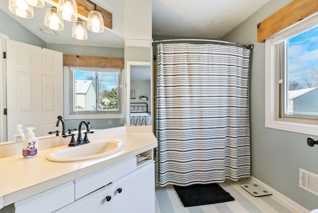 bathroom featuring a shower with shower curtain and vanity