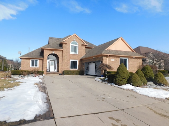 view of front property featuring a garage