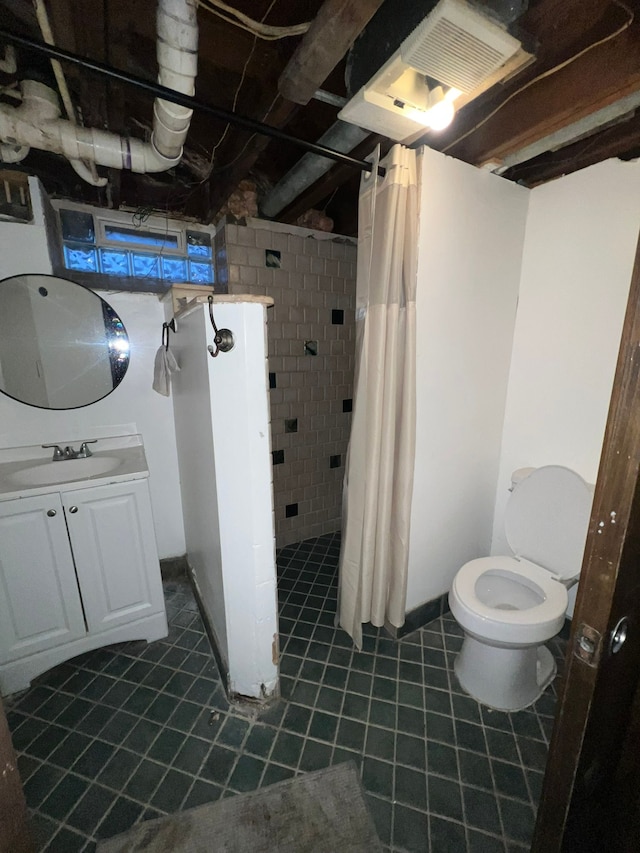 bathroom featuring vanity, toilet, and curtained shower