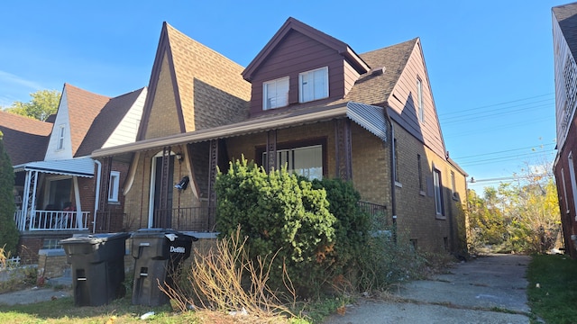 view of front facade featuring a porch