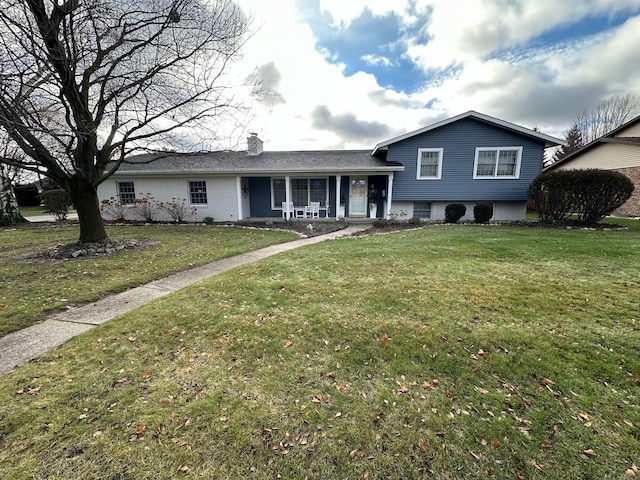 view of front of house featuring covered porch and a front yard