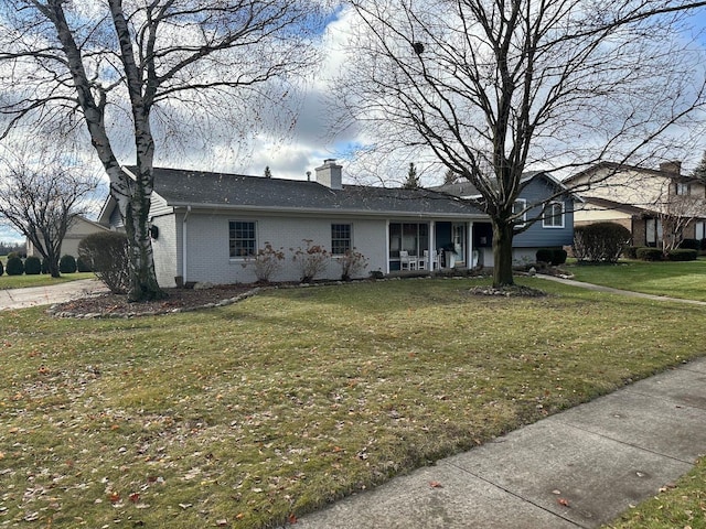 view of front facade with a front yard