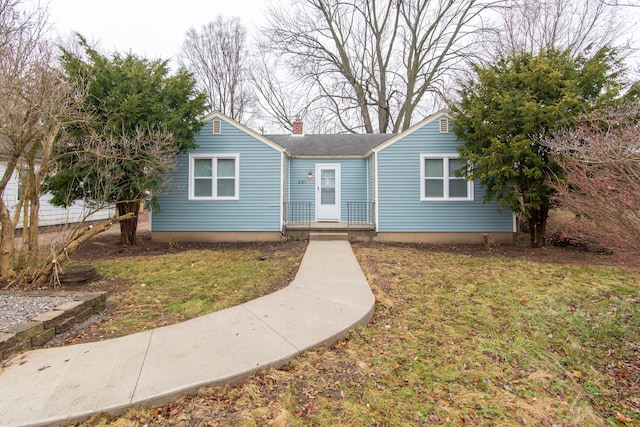 view of front of home featuring a front yard