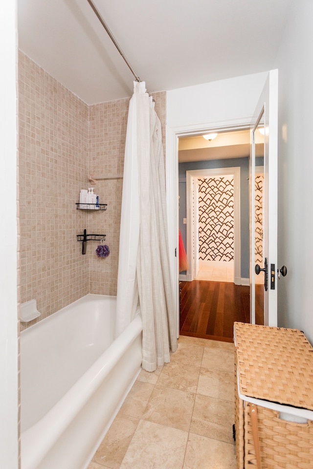 bathroom with shower / tub combo with curtain