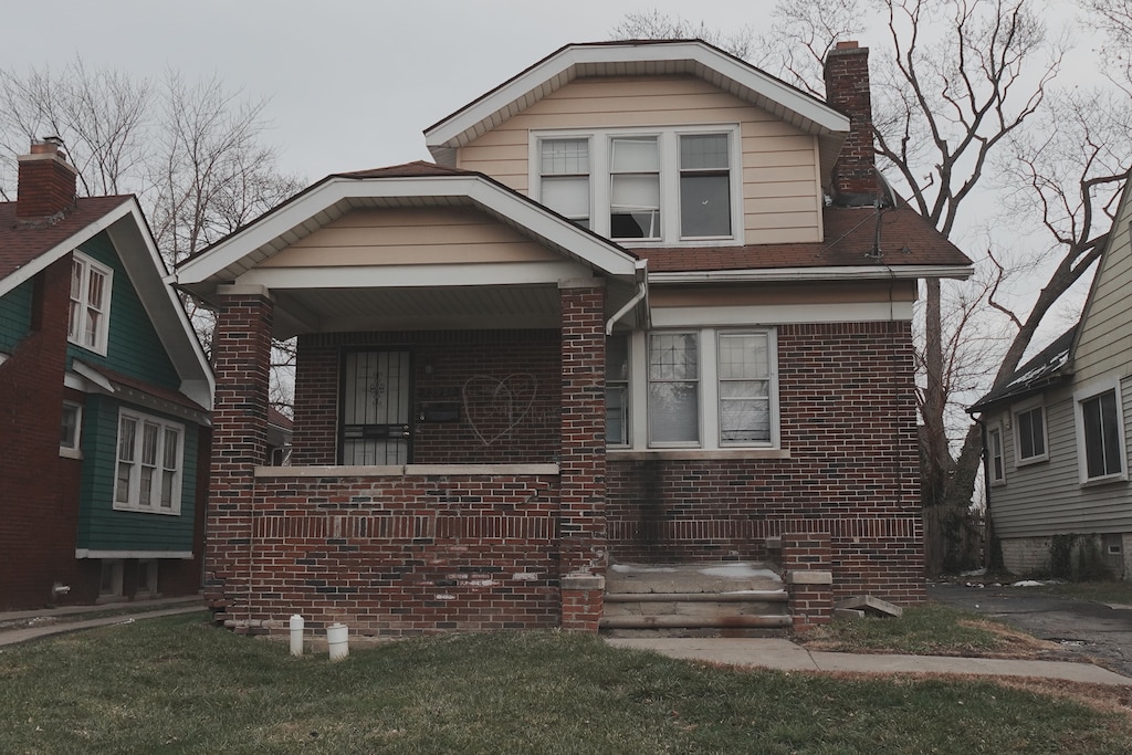 bungalow with a porch and a front yard