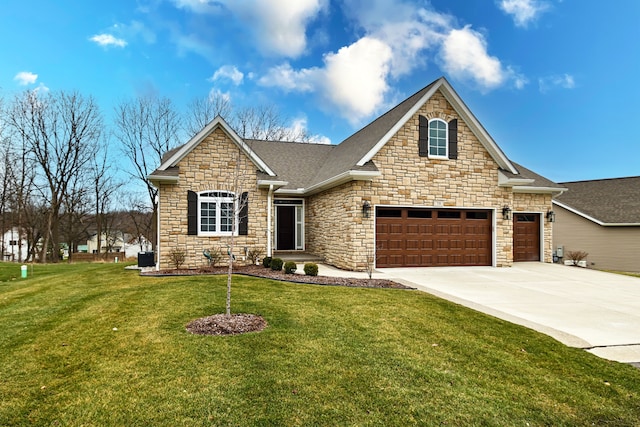 view of front of house featuring a front yard