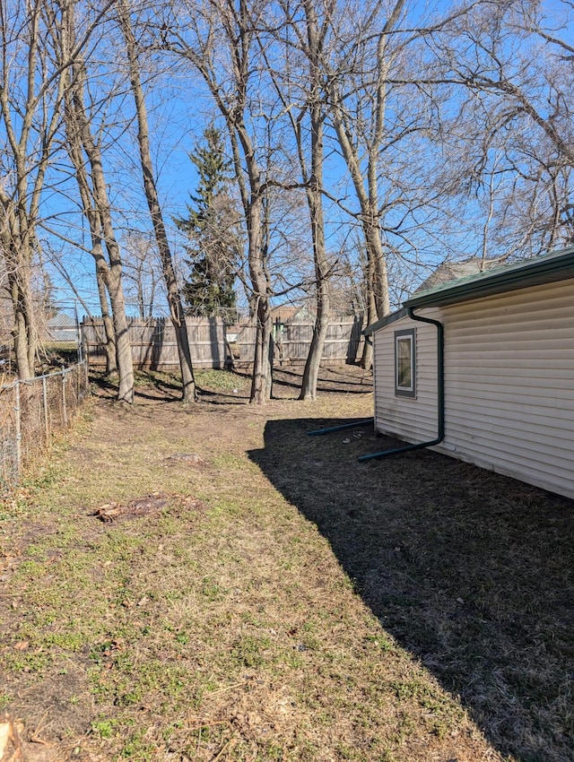 140 Stanley Ave, Jackson, MI 49203 - view of yard