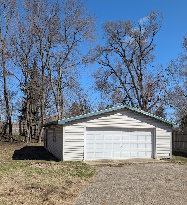 140 Stanley Ave, Jackson, MI 49203 - detached garage with fence