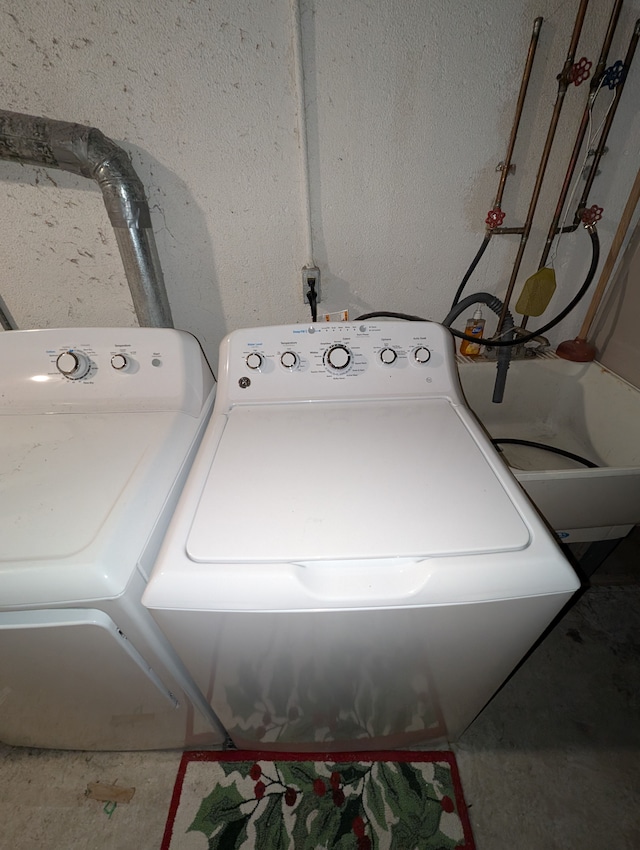 laundry area with washer / dryer