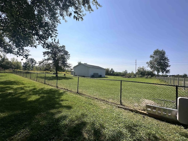 view of yard featuring a rural view