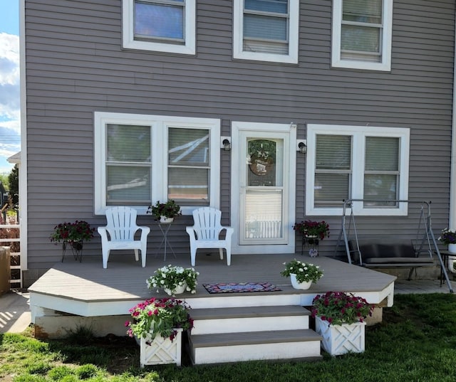 entrance to property featuring a wooden deck