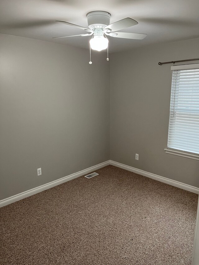 carpeted empty room featuring ceiling fan