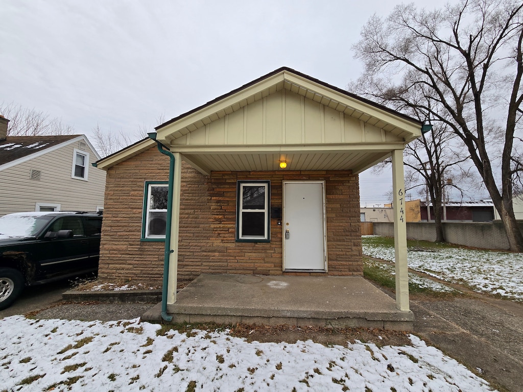 bungalow-style house featuring a porch